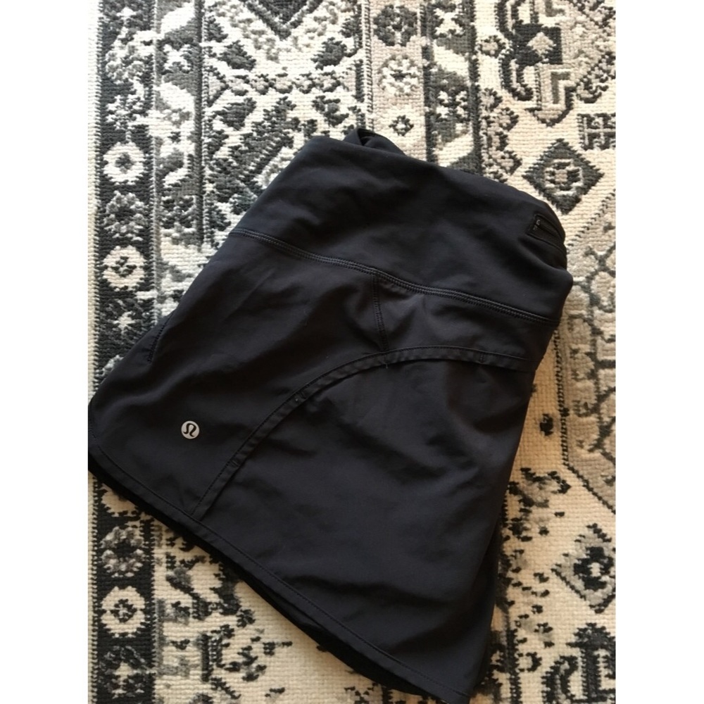 Lululemon black shorts